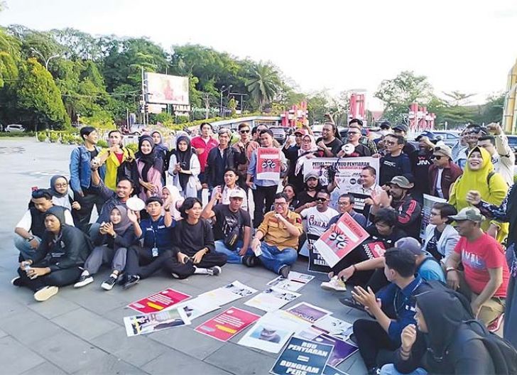 Photo of Jurnalis Kalbar Demo Tolak Revisi UU Penyiaran
