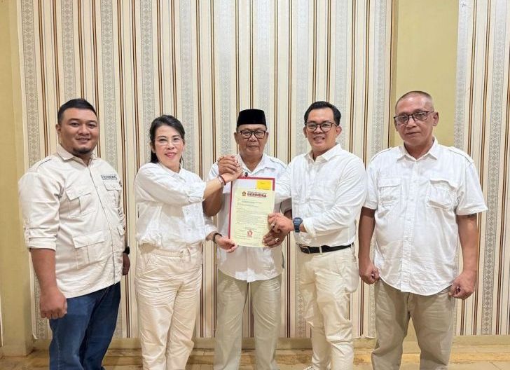 Photo of Gerindra Kalbar Serahkan SK Rekomendasi Untuk Balon Tjhai Chui Mie - Muhammadin