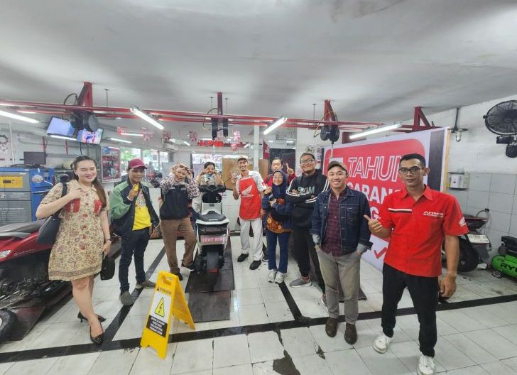 Photo of Electric Vehicle Experience Bagian dari Program ESG Mission Engaging For The Future, Astra Motor Kalbar Ajak Jurnalis Pontianak Kenal Dekat Motor Listrik Honda    