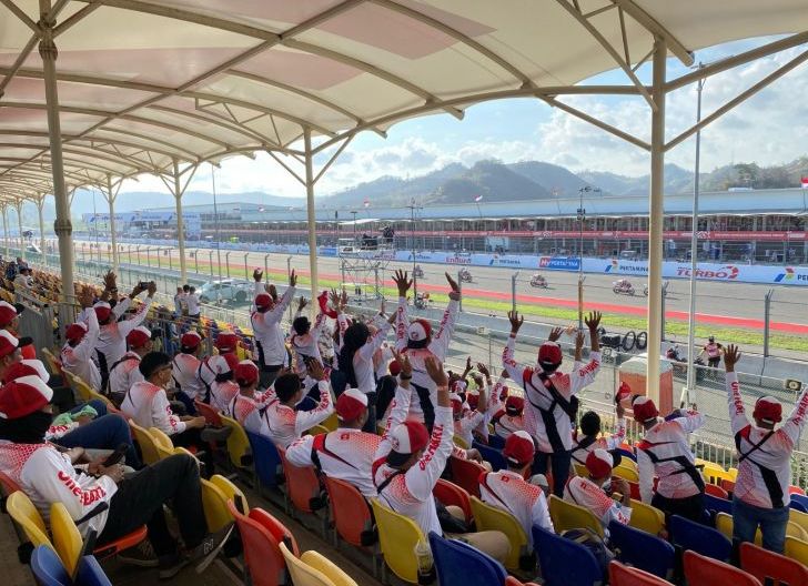 Photo of Hadir dan Saksikan Gelaran MotoGP di Pertamina Mandalika Circuit, Ratusan Anggota Komunitas Honda Rayakan Kebersamaan 
