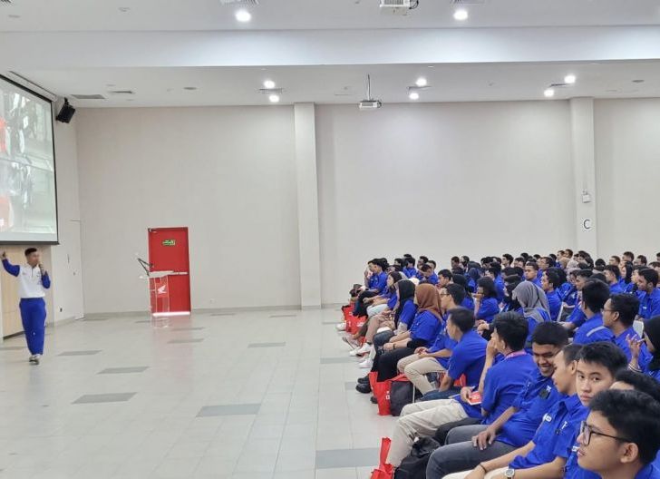 Photo of Ikuti Seminar Nasional, Kalangan Mahasiswa Bangga jadi Duta Safety Riding Education PT AHM