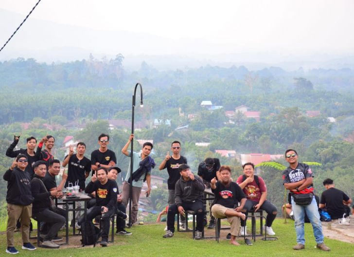 Photo of Touring dan Kopda Gabungan di Kota Sanggau, Safety Riding Education Astra Motor Kalbar Pastikan Keamanan dan Kenyamanan Komunitas 