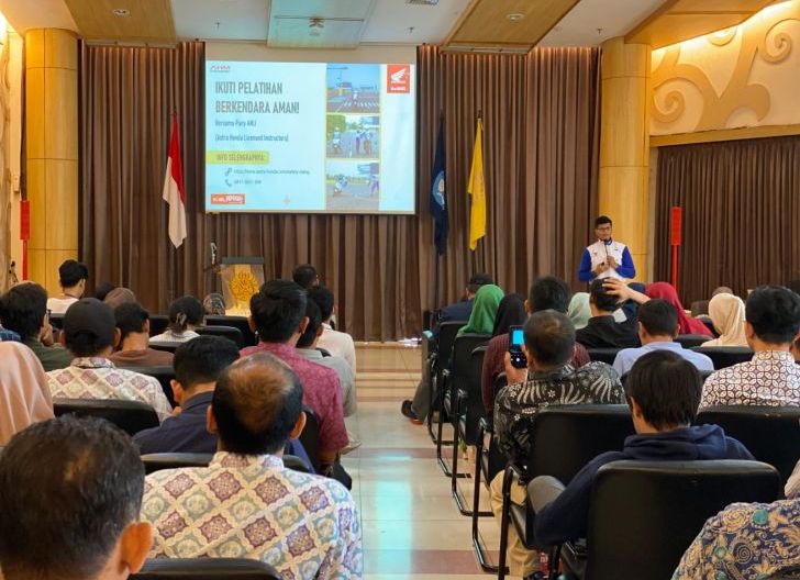 Photo of Jadi Duta Keselamatan Berkendara, Ribuan Mahasiswa Ikuti Seminar Safety Riding Education PT AHM