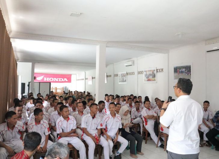 Photo of Program Astra Honda Berbagi Ilmu dari PT AHM Terwujudnya Sumber Daya Manusia (SDM) yang Unggul melalui Dunia Pendidikan