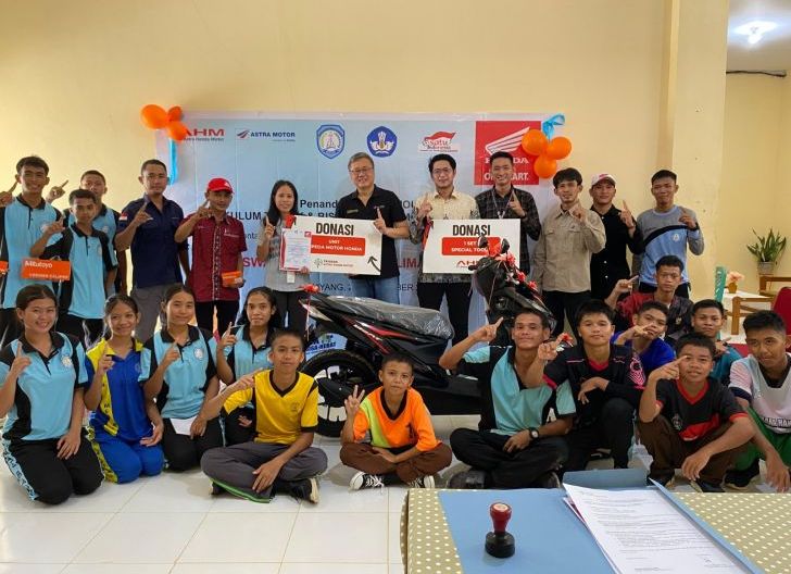 Photo of SMK Bahtera Jagoi Babang Semakin Berkembang usai Terapkan Kurikulum TBSM sebagai Sekolah Binaan Astra Motor Kalbar