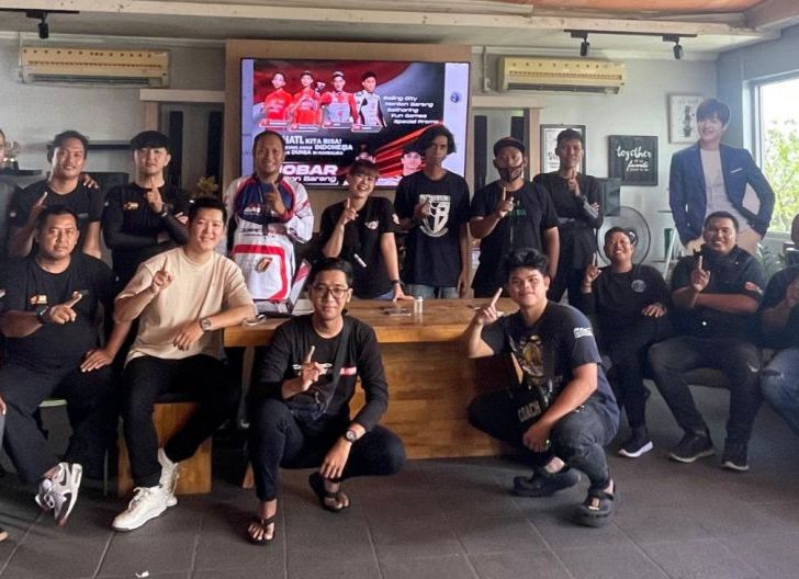 Photo of Diawali dengan Riding City, Asmo Kalbar Ajak Komunitas Honda Sport Nobar ARRC 2024