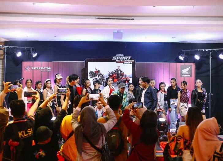 Photo of Semarak Honda Sport Motoshow 2024, Astra Motor Berikan Hiburan dan Berbagai Permainan untuk Pengunjung Transmart Kubu Raya