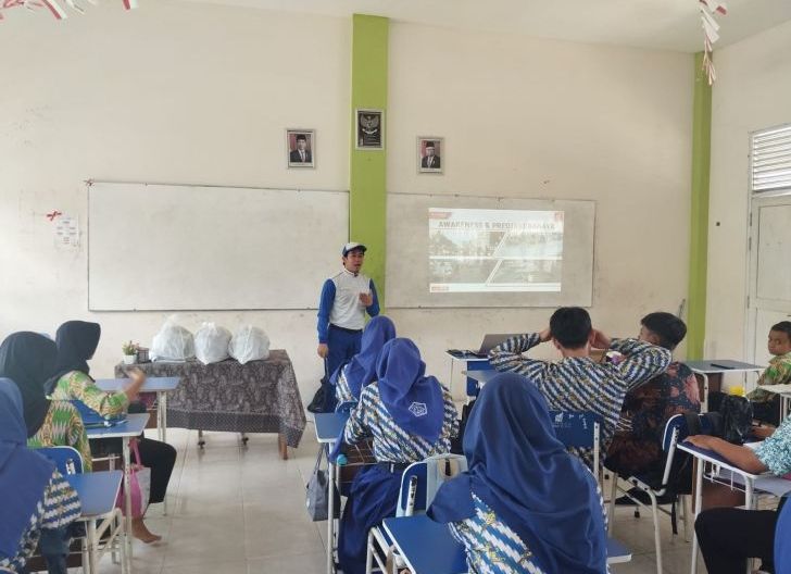 Photo of Program Edukasi Safety Riding di SMAN 11 Pontianak Berikan Kesadaran Keselamatan Berkendara di Jalan Raya
