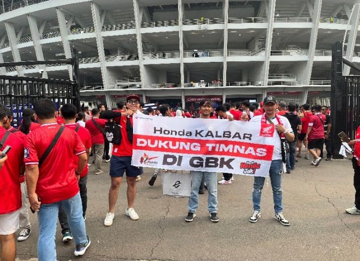 Photo of Ini dia! Konsumen Asmo Kalbar Nonton Langsung Laga Timnas di Stadion GBK Jakarta