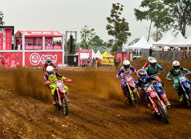 Photo of Spektakuler, Crosser Binaan PT AHM Raih Dua Podium pada Ajang Kejurnas Motocross Grasstrack 2024 Kelas MX2 Seri Ketiga 