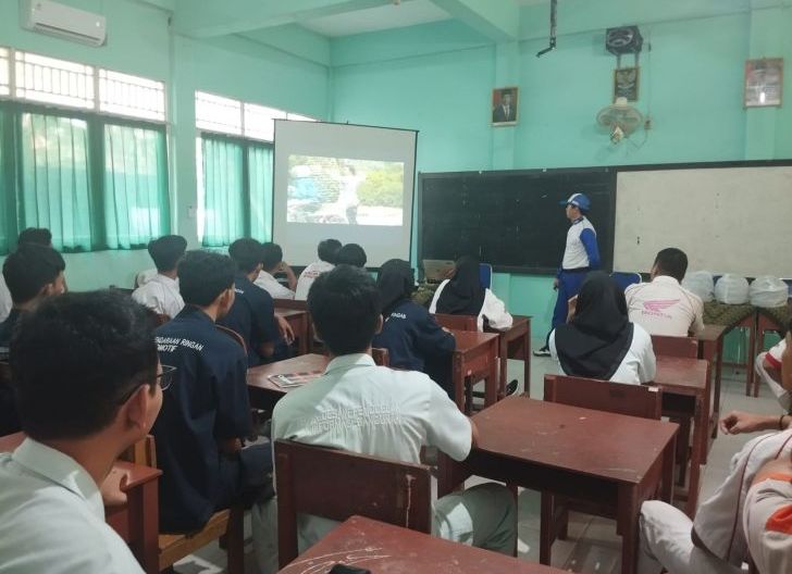 Photo of Safety Riding di SMK Bina Utama, Astra Motor Kalbar Gelar Kampanye Keselamatan Berkendara di Sekolah 