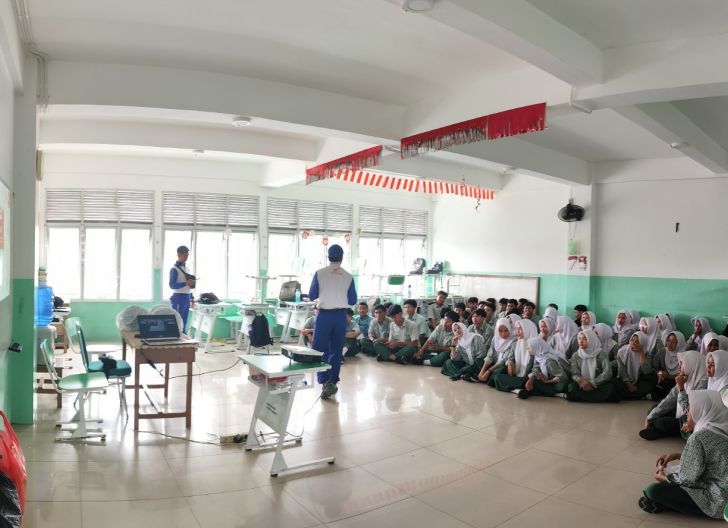 Photo of Jaga Nyawa di Jalan Raya Pelajar SMA Mujahidin, Astra Motor Kalbar Gelar Safety Riding Education 