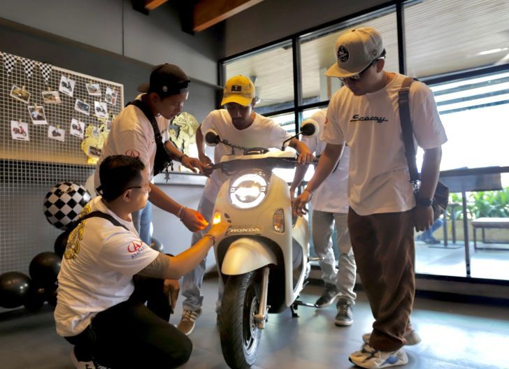 Photo of Pecinta Skutik Fashionable Antusias Mengeksplorasi Fitur-fitur Unggulan di Generasi Terbaru Honda Scoopy