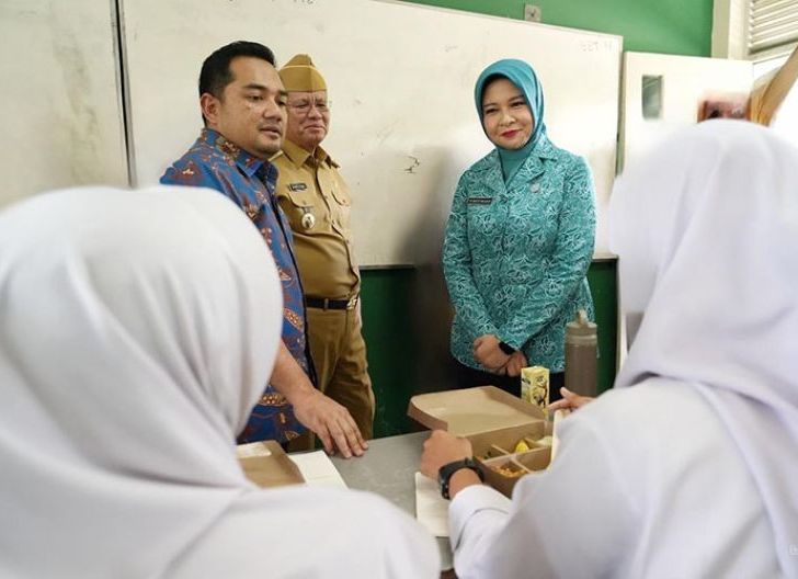 Photo of Pemprov Kalbar Sukses Uji Coba Program Makan Bergizi Gratis di Level SMA