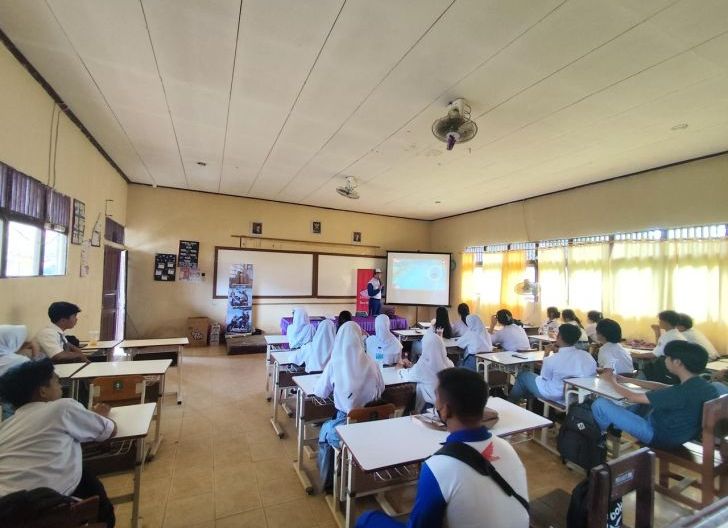 Photo of Berkat Safety Riding Education Astra Motor Kalbar, Pelajar SMAN 1 Segedong Siap jadi Pelopor Keselamatan Berkendara di Jalan Raya