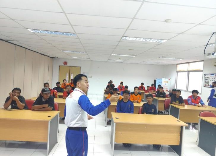 Photo of Gelar Safety Riding Education, Astra Motor Kalbar Siap Siaga di Jalan bersama Pahlawan Api 