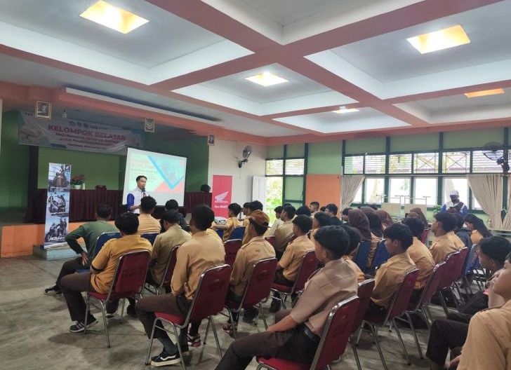 Photo of Gelar Safety Riding Education, Astra Motor Kalbar Berikan Investasi Menjaga Nyawa di SMAN 1 Segedong 