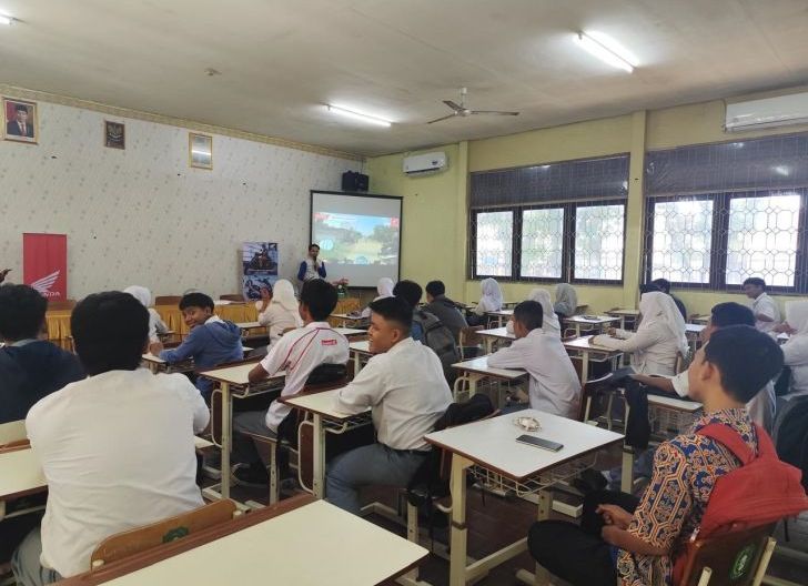 Photo of Edukasi Safety Riding bagi Siswa-Siswi SMKN 2 Pontianak, Astra Motor Ajak Bijak Gunakan Kendaraan di Jalan Raya