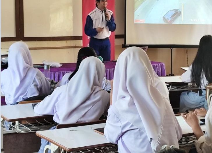 Photo of Melalui Semangat Sinergi bagi Negeri, Astra Motor Kalbar Gelar Safety Riding untuk Pelajar SMAN 1 Sungai Pinyuh  
