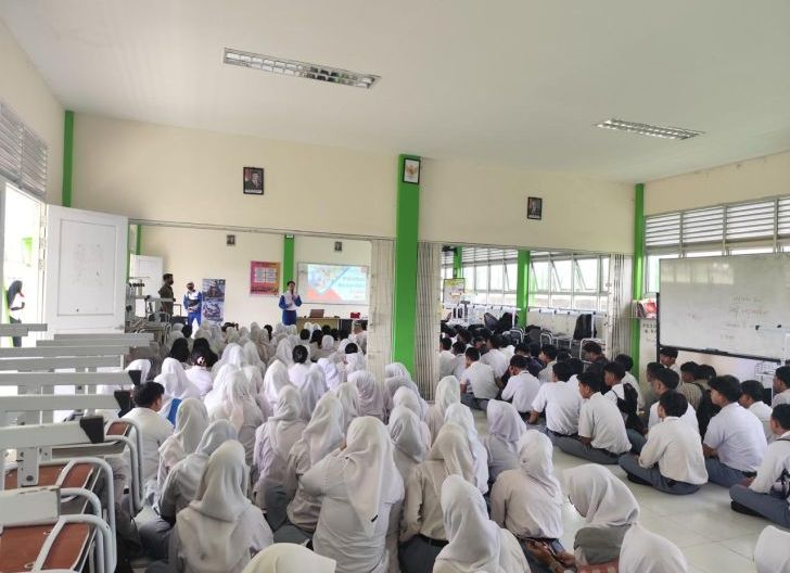 Photo of Sukses Gelar Edukasi Safety Riding, Pelajar SMAN 12 Pontianak jadi Duta Cari aman