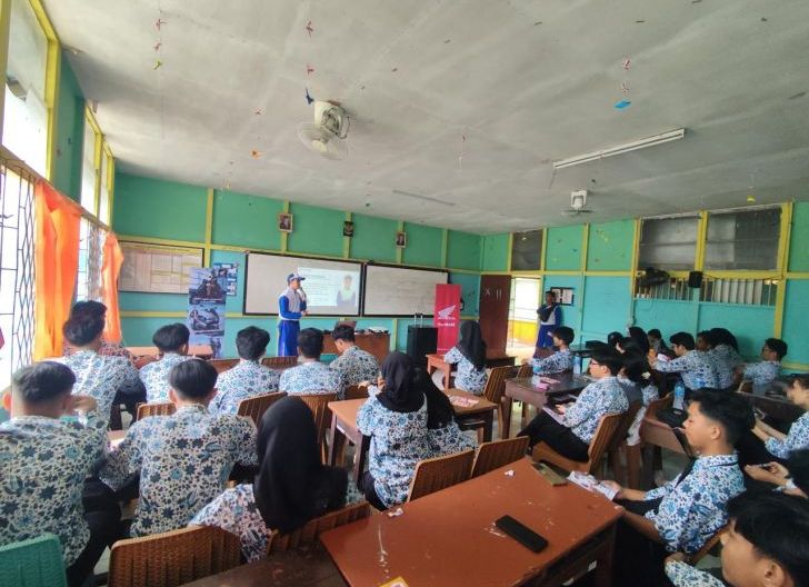 Photo of Cari Aman Bersama Gen Z SMKN1, Astra Motor Kalbar Bina Pelopor Keselamatan Berkendaraa