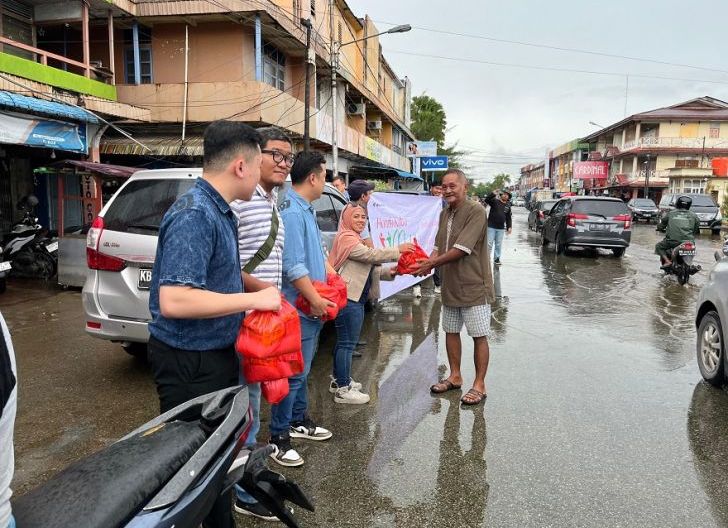 Photo of Honda Kalbar Peduli, Aksi Kemanusiaan Astra Motor untuk Warga Terdampak Banjir di Mempawah