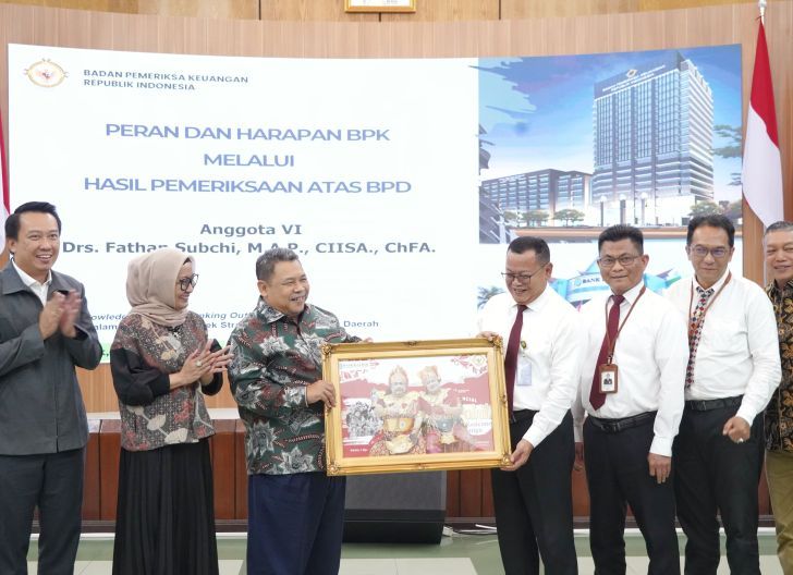 Photo of Anggota-6 BPK RI dan Kepala Perwakilan BPK Kalbar Kunjungi Bank Kalbar 