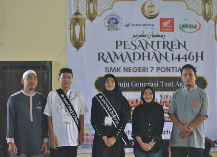 Photo of Pelajar SMKN 7 Pontianak Bahagia Ikuti Pesantren Ramadhan Program Semarak Lebaran Nusantara Astra Motor Kalbar