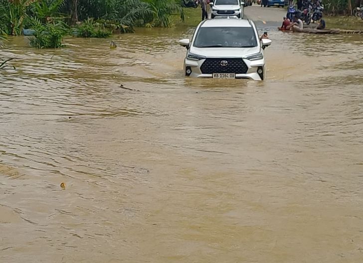 Photo of BPBD Sanggau Update kondisi Banjir Beduai