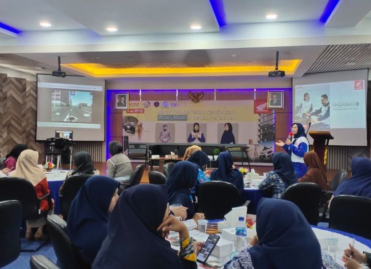 Photo of Kampanye Edukasi Bagi Perempuan, Ribuan Kartini Masa Kini Belajar Safety Riding dengan Berbagai Simulasi Berkendara