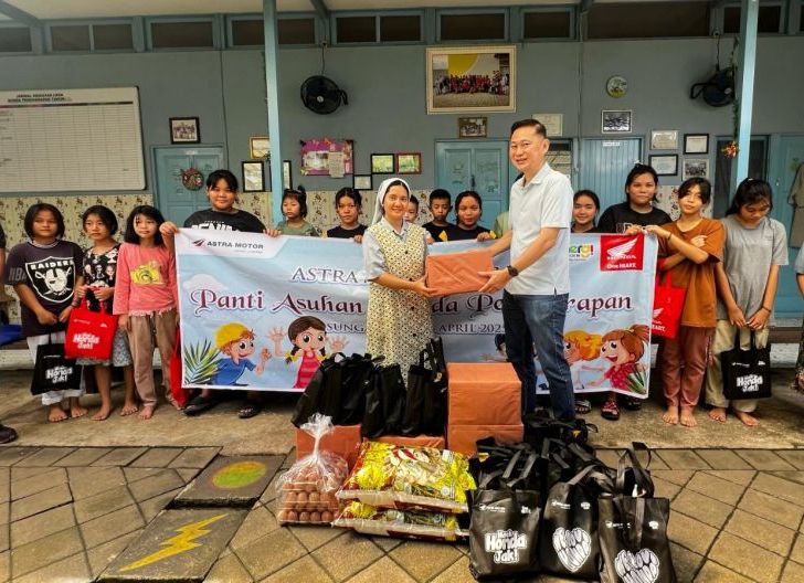 Photo of Bagikan Bingkisan Perlengkapan Sekolah dan Paket Sembako ke Panti Asuhan Bunda Pengharapan, Astra Motor Kalbar Wujudkan Catir Dharma Perusahaan 