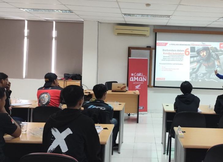 Photo of Berikan Tips Keselamatan Berkendara, Astra Motor Kalbar Perkuat Peran Komunitas HWBC Pelopor Cari Aman