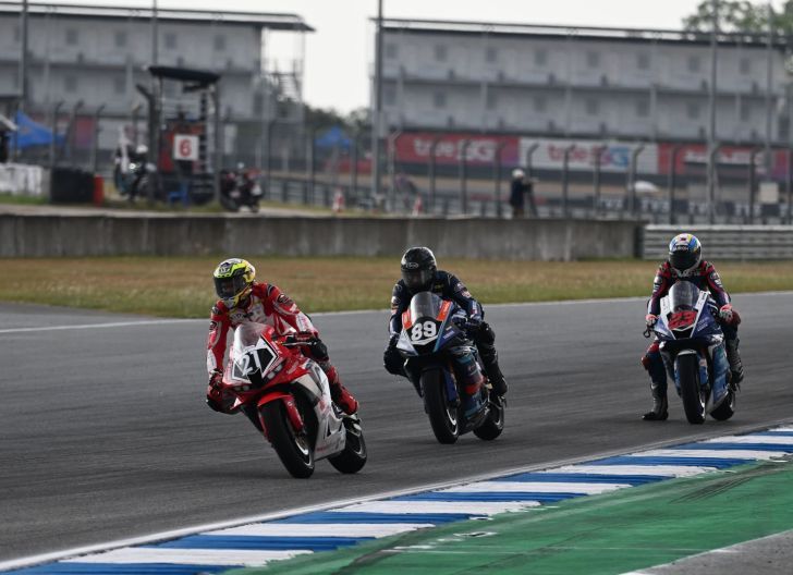 Photo of Tampil di Seri Perdana Asia Road Racing Championship, Motor Honda CBR250RR dan Pembalap Binaan AHM jadi Bintang di Chang International Circuit, Buriram, Thailand