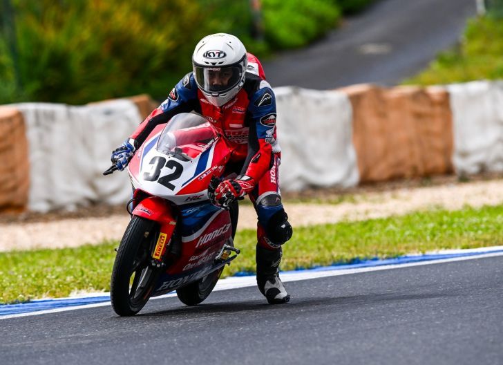Photo of Membalap di Kelas Supersport 600 CC, Adenanta Putra Bawa CBR600RR Juara Putaran Pembuka ARRC di Chang International Circuit, Buriram  