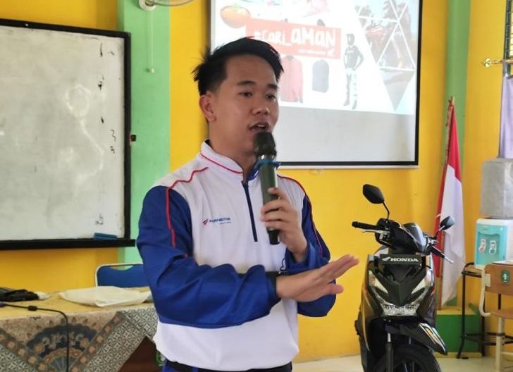 Photo of Astra Motor Kalbar Gelar Safety Riding ke Sekolah-Sekolah, Febri Andrian: Ini Tips Berkendara Aman untuk Pelajar