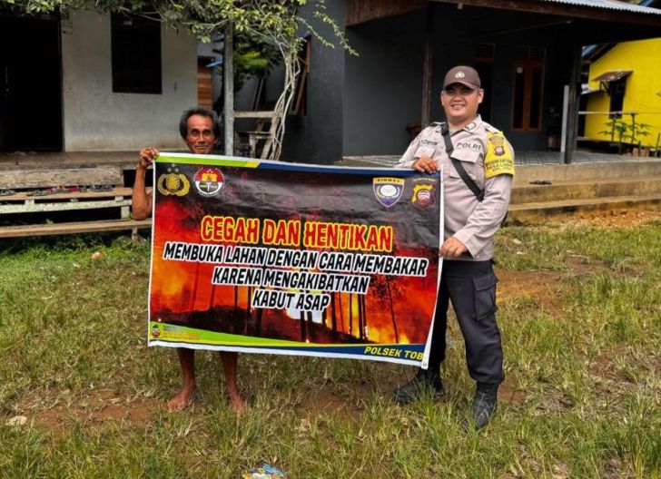 Photo of Polsek Toba Bangun Kesadaran Warga Lewat Sosialisasi Karhutla di Kecamatan Toba