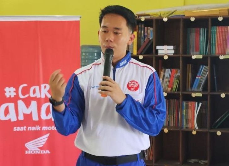 Photo of Kalangan Pelajar jadi Sasaran Safety Riding Education, Ini Tips Berkendara Aman dari Intruktur Febri Adrian 