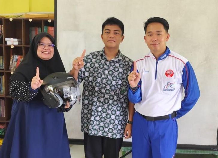 Photo of Jaga Keselamatan di Jalan Raya, Astra Motor Kalbar Berikan Tips Berkendara Aman untuk Pelajar