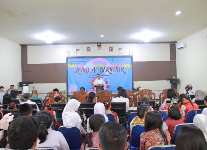 Photo of Bupati Darwis Buka Lomba Bertutur Tingkat SD/MI di Bengkayang