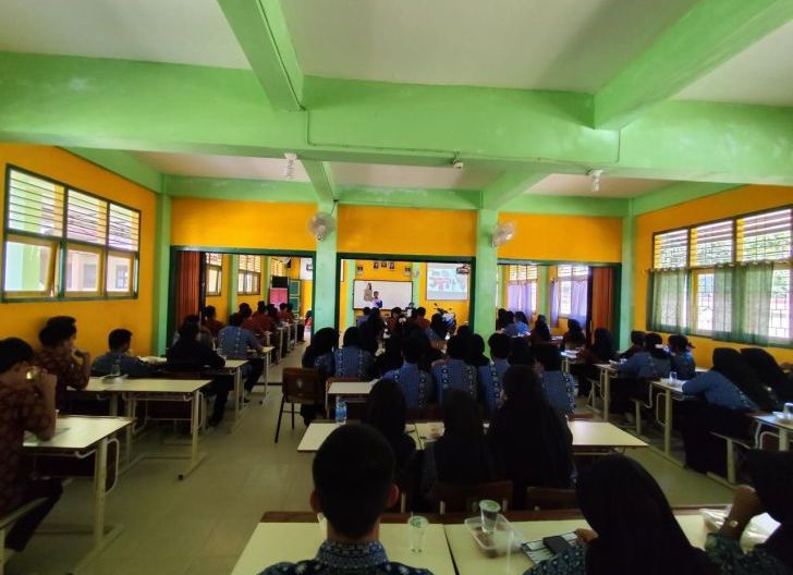 Photo of Perkuat Sinergi Dunia Pendidikan dan Dunia Otomotif, Astra Motor Gelar Edukasi #Cari_aman di SMAN 1 Sambas 