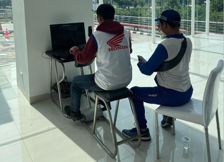 Photo of Teori dan Praktik, Ini Materi Uji Kompetisi Safety Riding Tingkat Regional dari Astra Motor Kalbar 