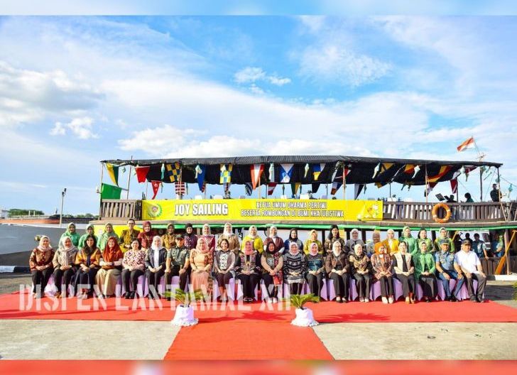 Photo of Ketua Umum Dharma Pertiwi Kunjungi Lantamal XII dan Ikuti Joy Sailing di Sungai Kapuas