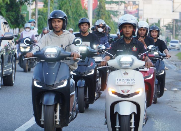 Photo of Anggota Honda Stylo Club Indonesia Chapter Pontianak Apresiasi Gelaran Saturide With Honda Stylo 160