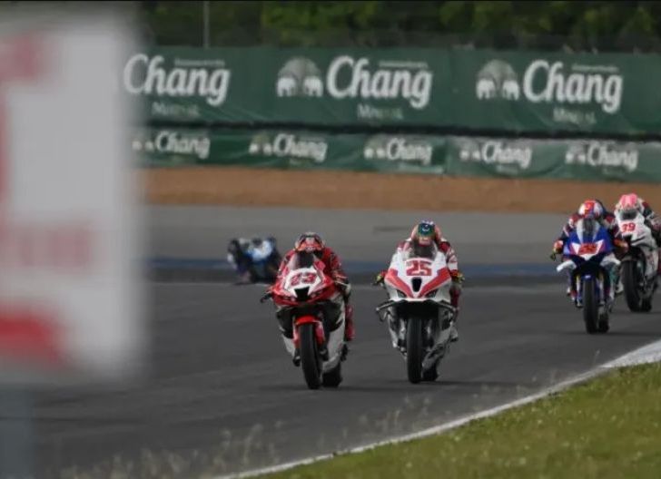 Photo of Pembalap Astra Honda Borong 5 Podium di ARRC Buriram, CBR250RR Double Winner dengan Spektakuler 