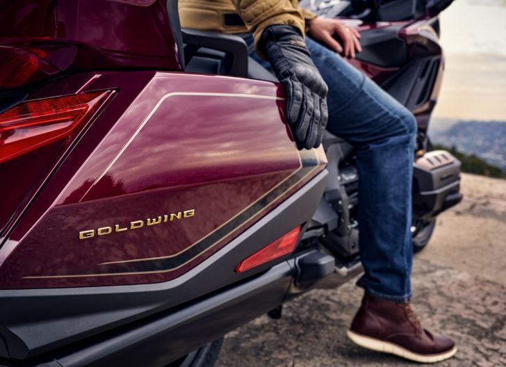 Photo of Kombinasi warna Bordeaux Red Metallic Tandai 50 Tahun Eksistensi Honda Gold Wing
