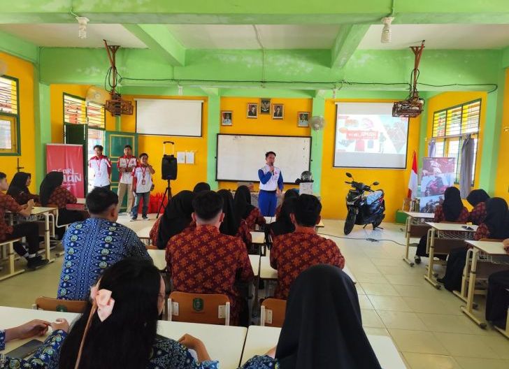 Photo of Terus Cari Aman di Kalangan Pelajar, Astra Motor Kalbar Gelar Safety Riding Education di SMAN 1 Sambas 