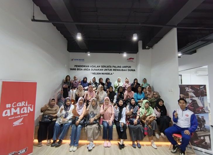 Photo of Berlangsung Semarak, AStra Motor Kalbar Sukses Gelar Edukasi Safety Riding bagi Ibu-Ibu Posyandu Kasih Ibu