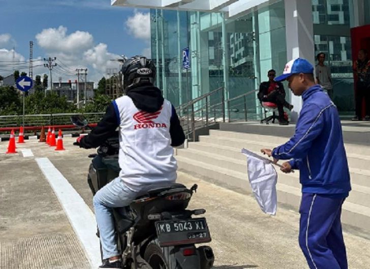Photo of Ujikan Berbagai Materi Kemampuan Terbaik, Astra Motor Kalbar Bidik Juara Kompetisi Safety Riding Tingkat Nasional