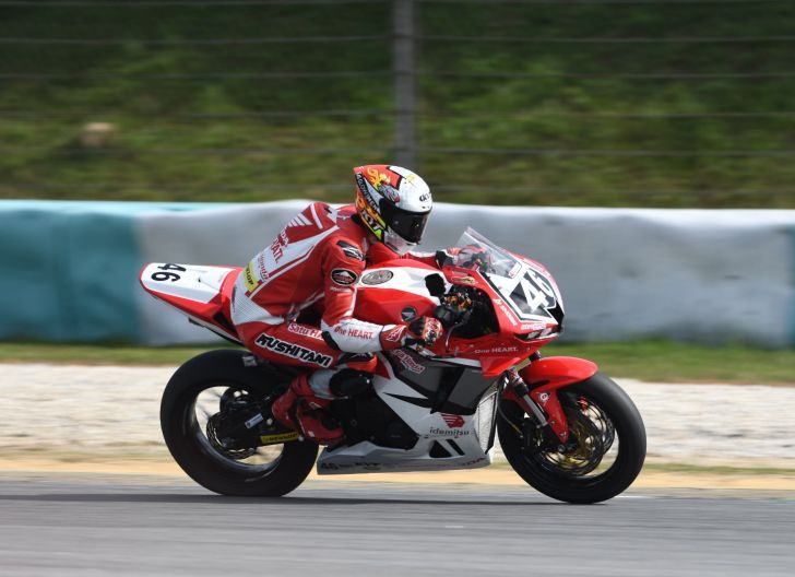 Photo of Tidak Terbendung, Fadillah Arbi Aditama Melaju Kencang Bersama CBR Series di Kelas AP ARRC Sirkuit Sepang