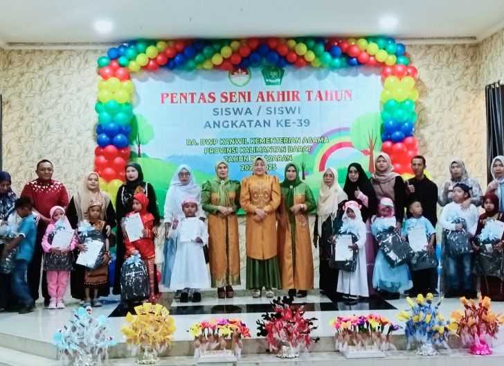 Photo of Ketua DWP Kanwil Kemenag Kalbar Apresiasi Potensi Siswa Raudhatul Athfal